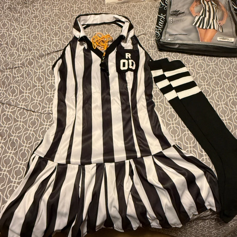 Spirit Black and White Referee Halloween Costume medium - Picture 2 of 3